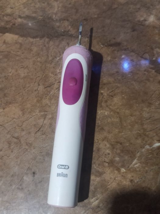Oral-B забна щітка, зламана