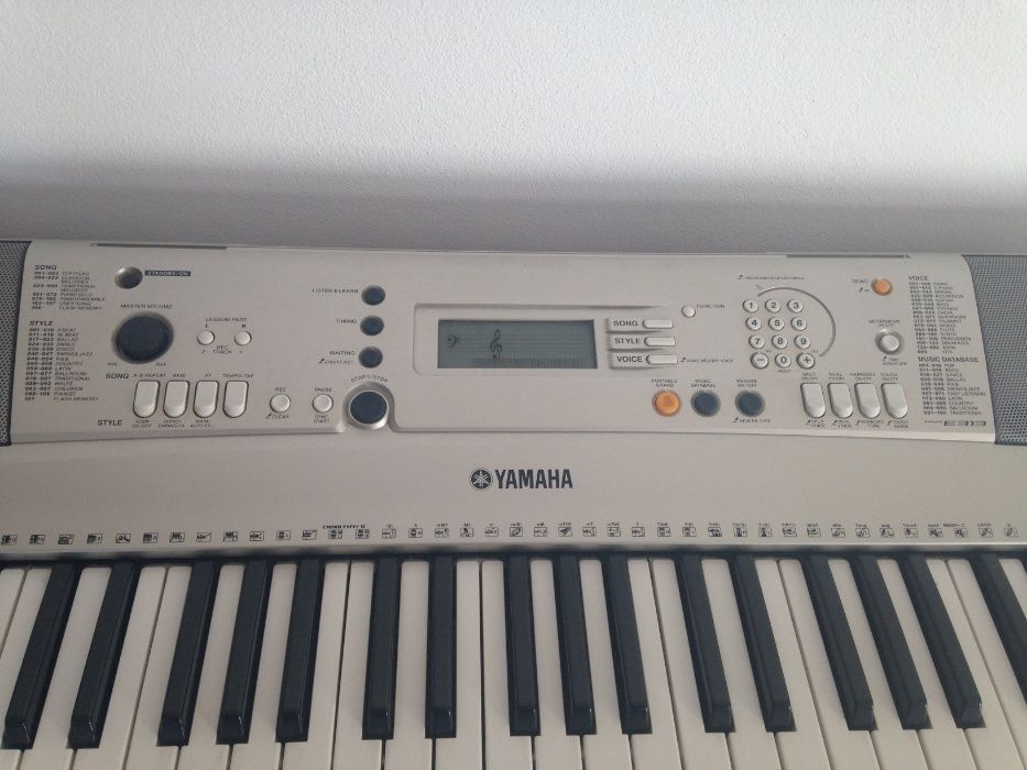 yamaha psr e313 com tripé