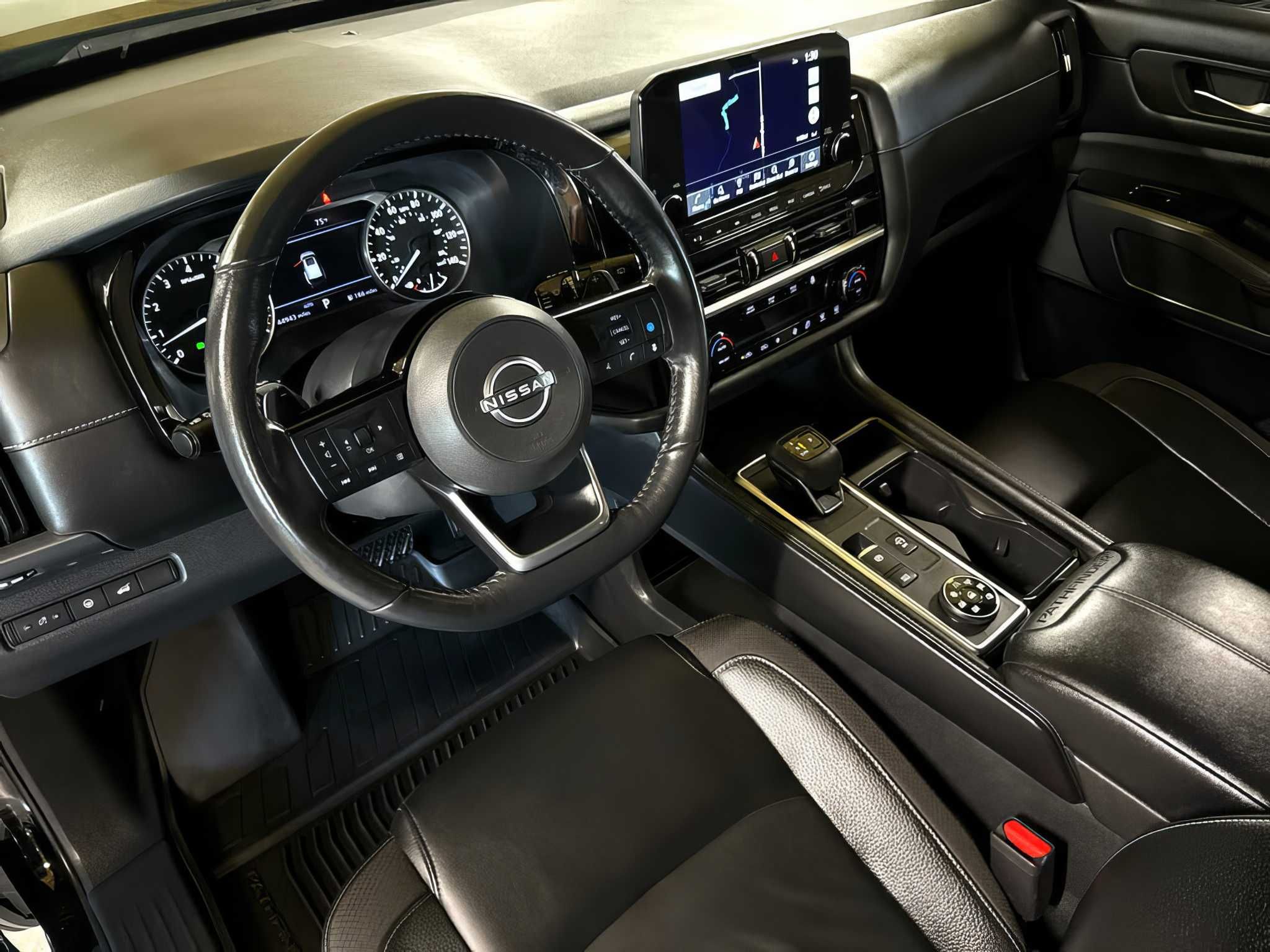 2022 Nissan Pathfinder SL