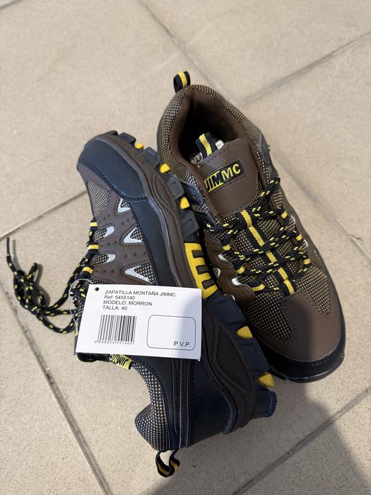 Vendo Sapatilha Unisexo para caminhas , está nova , com etiqueta.