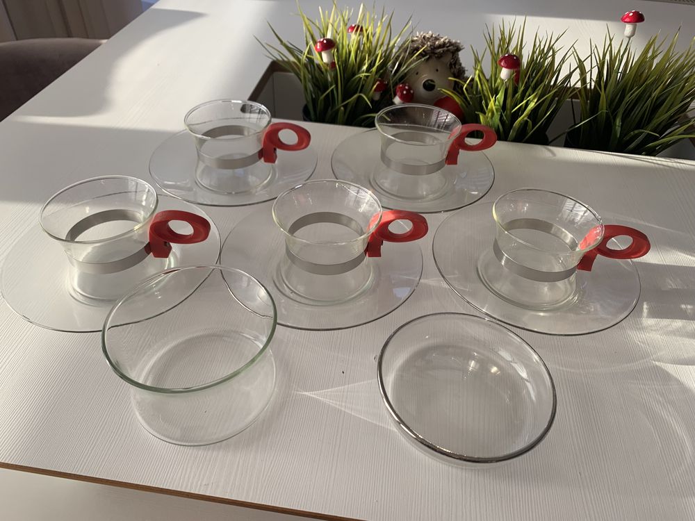 Zestaw filiżanek PRL z podstawkami przezroczyste szklane tanio