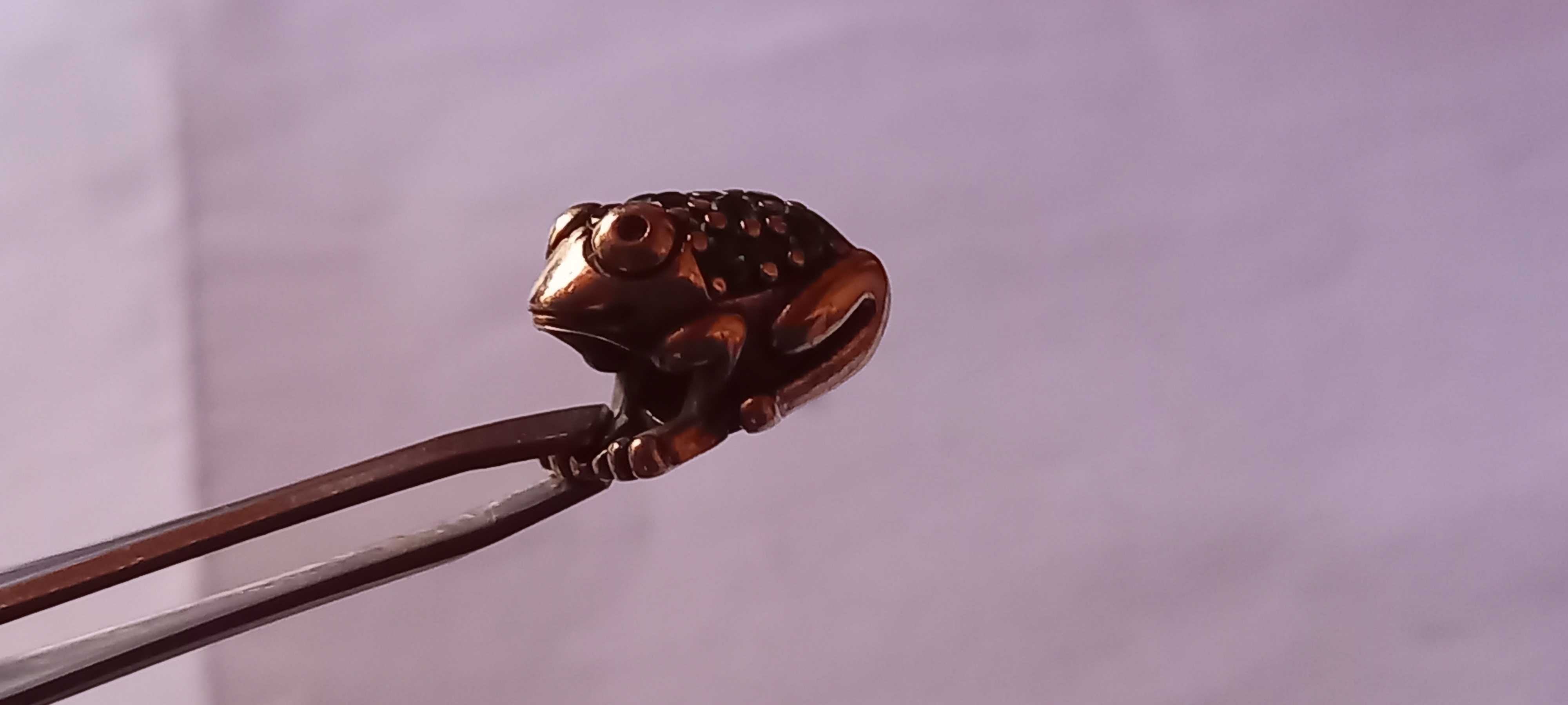 Charms do Pandory żaba zielone kamienie