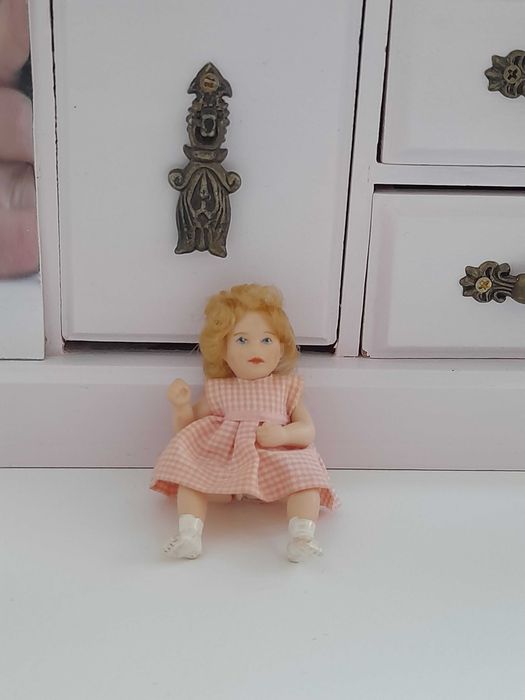 Stara mała porcelanowa laleczka #starelalki #miniaturowelalki