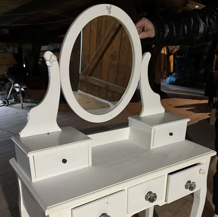 Toaletka biała solidna