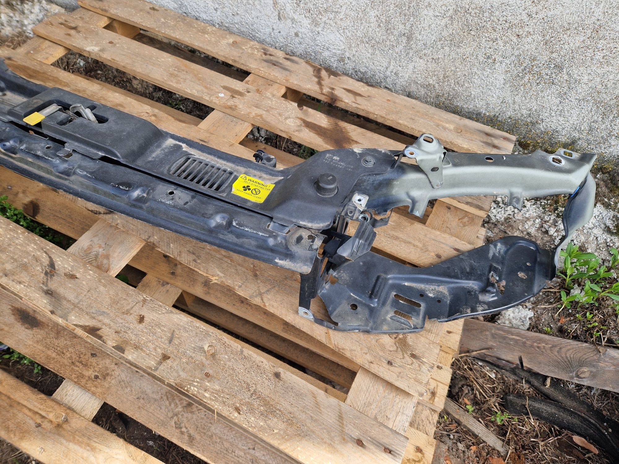 Pas przedni Volvo V50 S40  04-12 r