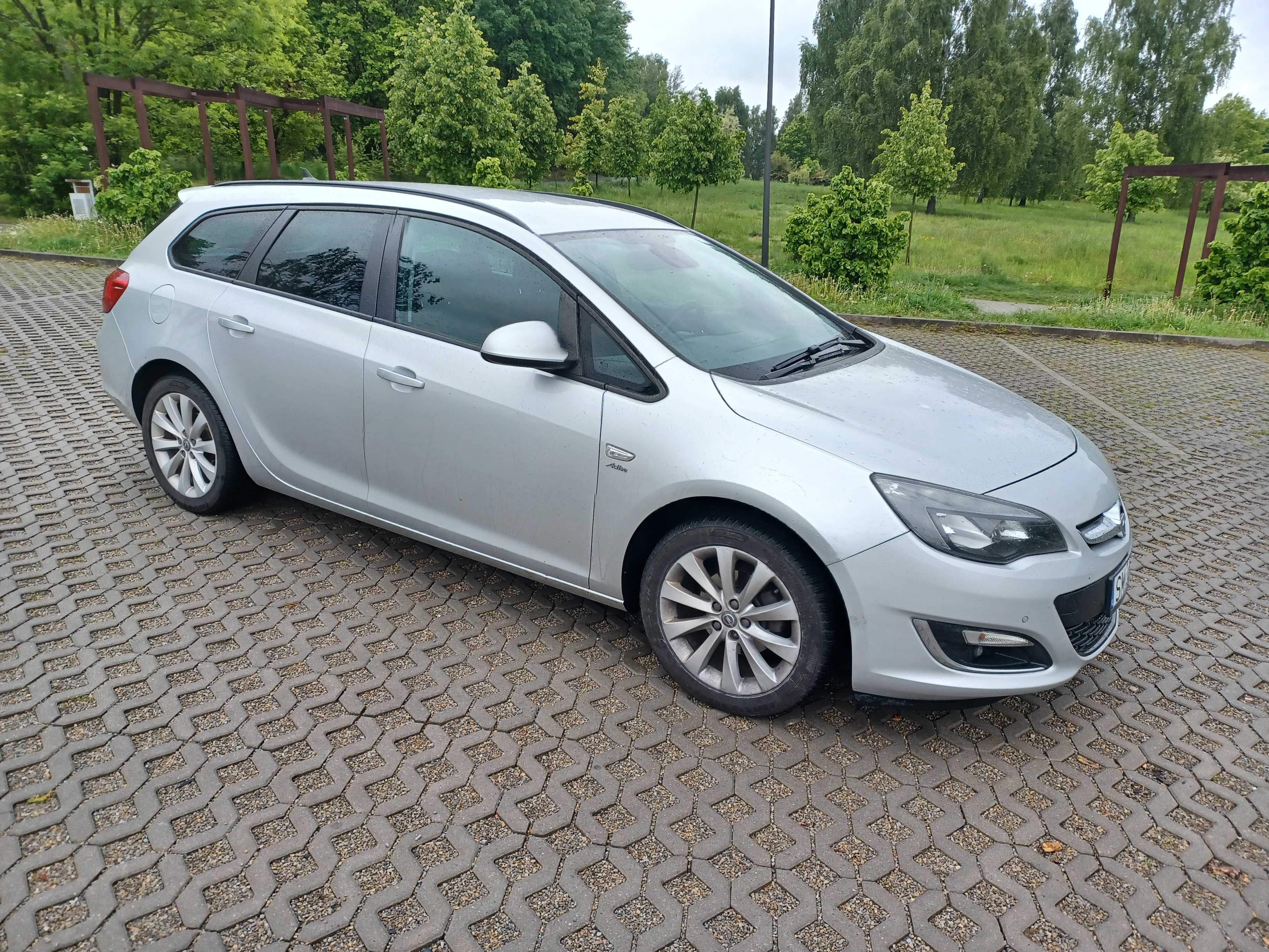 Opel Astra / GAZ / NAVI / PDC przód - tył / Klimatyzacja dwustrefowa