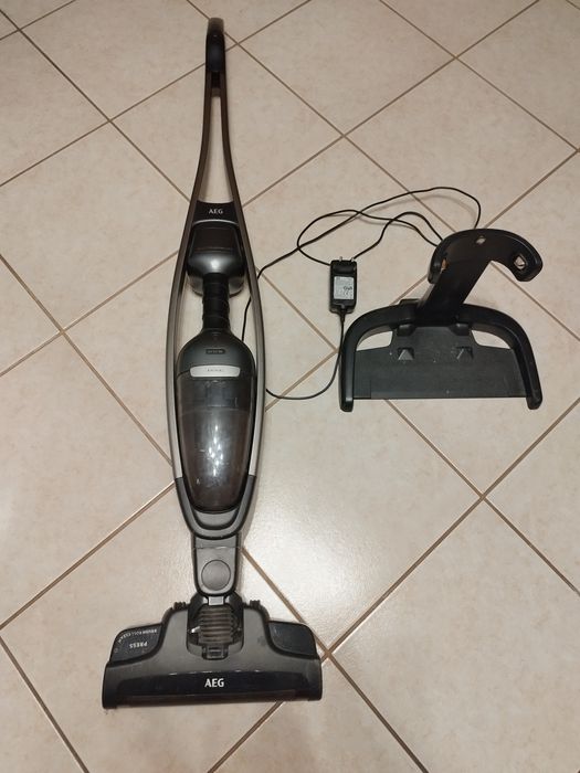 Odkurzacz pionowy AEG QX9