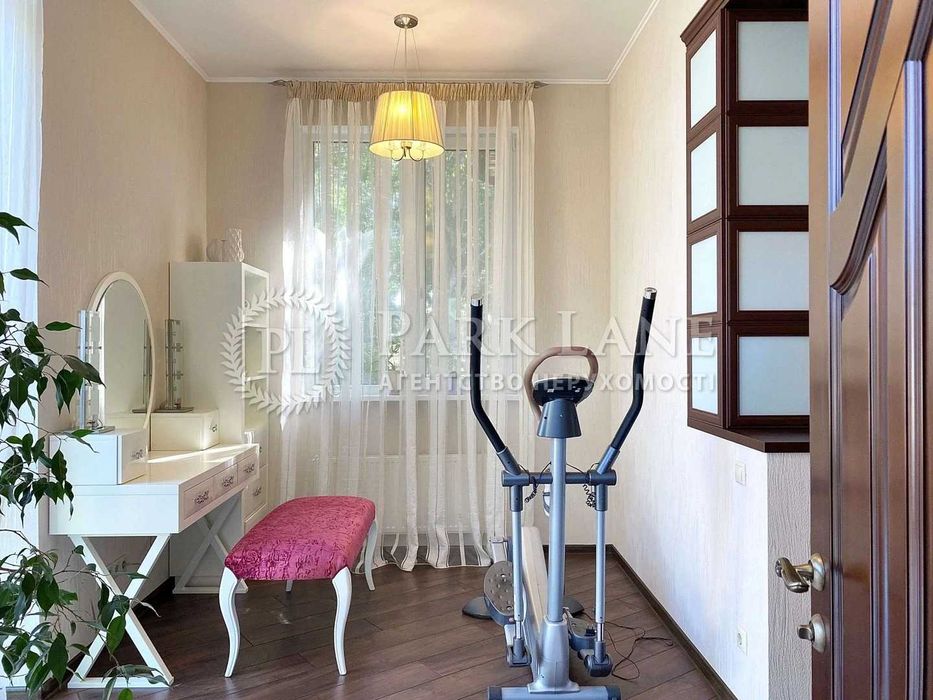 Оренда будинку з басейном. Козин. 4 спальні. 13 соток землі.