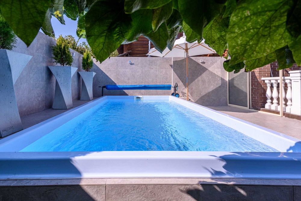 Без%Розкішний будинок з ремонтом,10 соток,басейн,баня.Гатне/Крюківщина