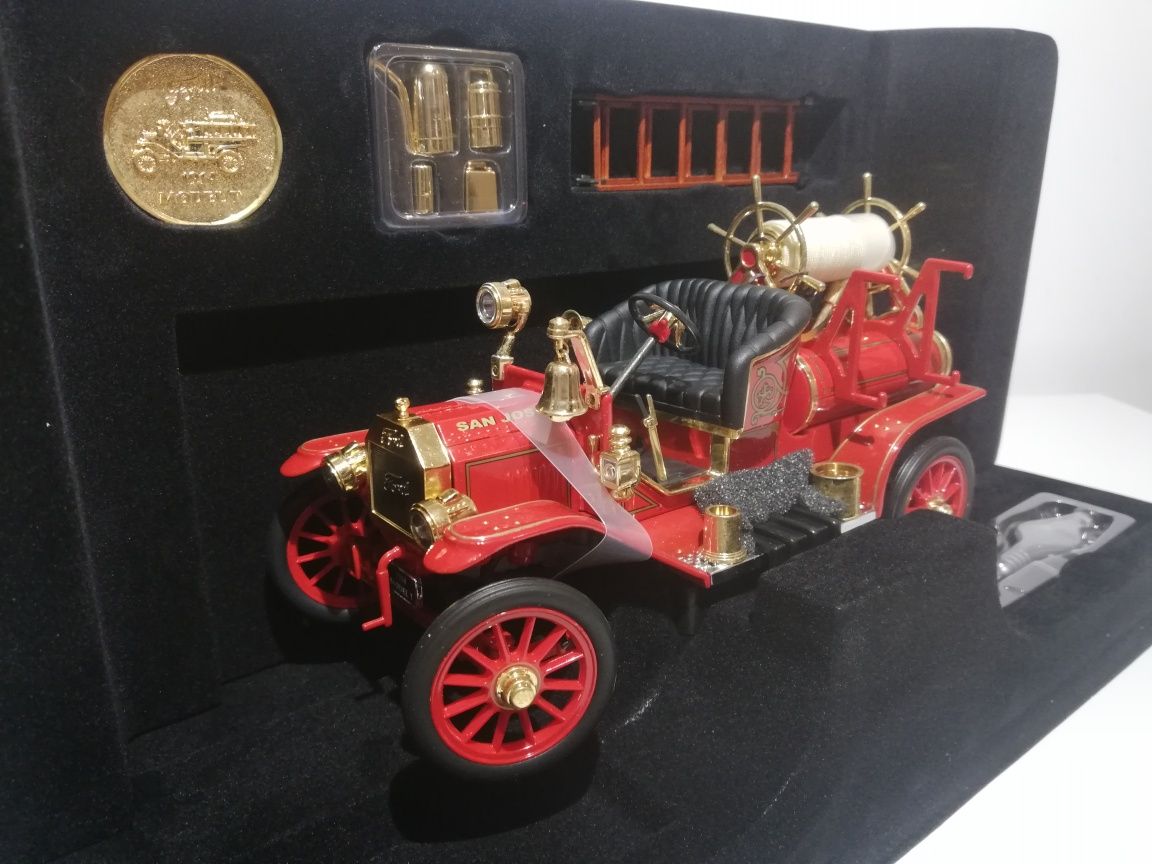Ford Model T Fire Engine 1914 1:18 Road Signature