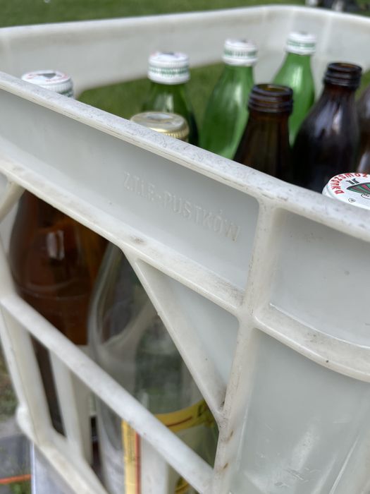 Mazowszanka Tonic Tarczyn butelki PRL razem ze skrzynką