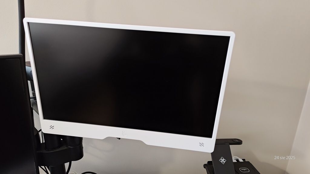Monitor Raspberry Pi 15,6" biało-czerwony