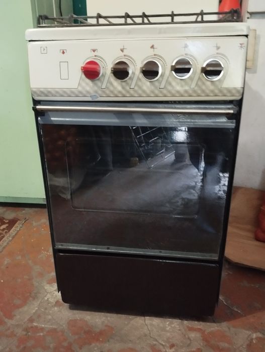 Продам 4-х комфорочну газову плиту (Елєкта)