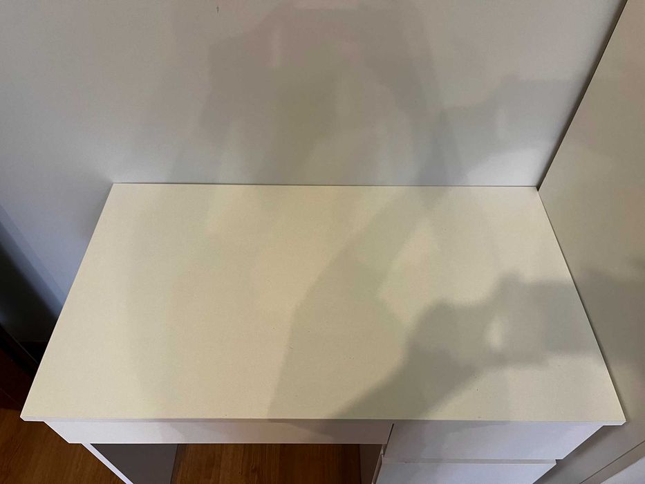 biurko/toaletka z lustrem