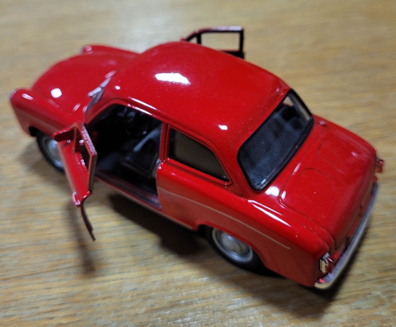 Model Syrena 105 około 12cm