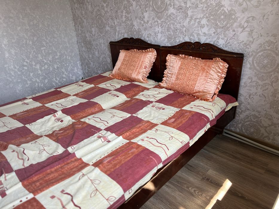 Продам ліжко 2-спальне з матрацом