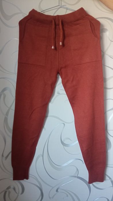 Продам шерстяной костюм,теплый на девочку 11-14 лет