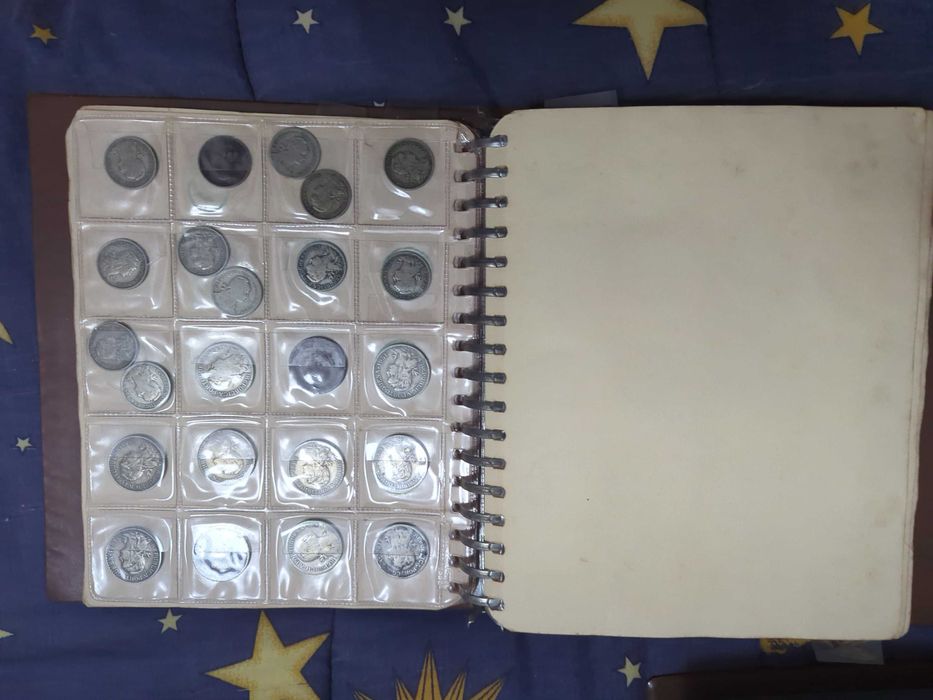 Colecção de 385 moedas