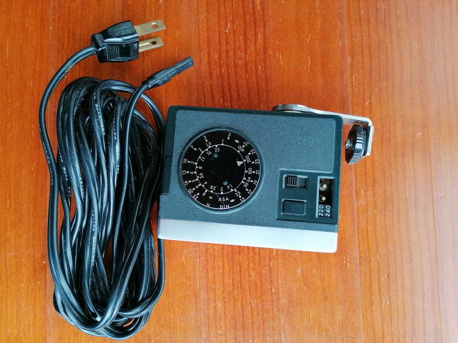 Flash Kako 818 para maq. fotográficas tradicionais