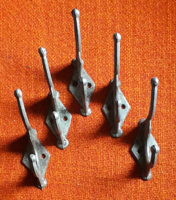 Комплект раритетних вішалок