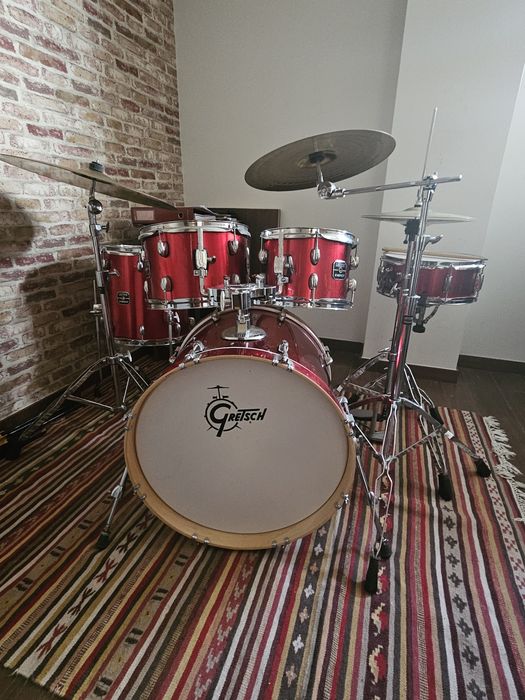 Bateria acústica Gretsch, com pratos Paiste