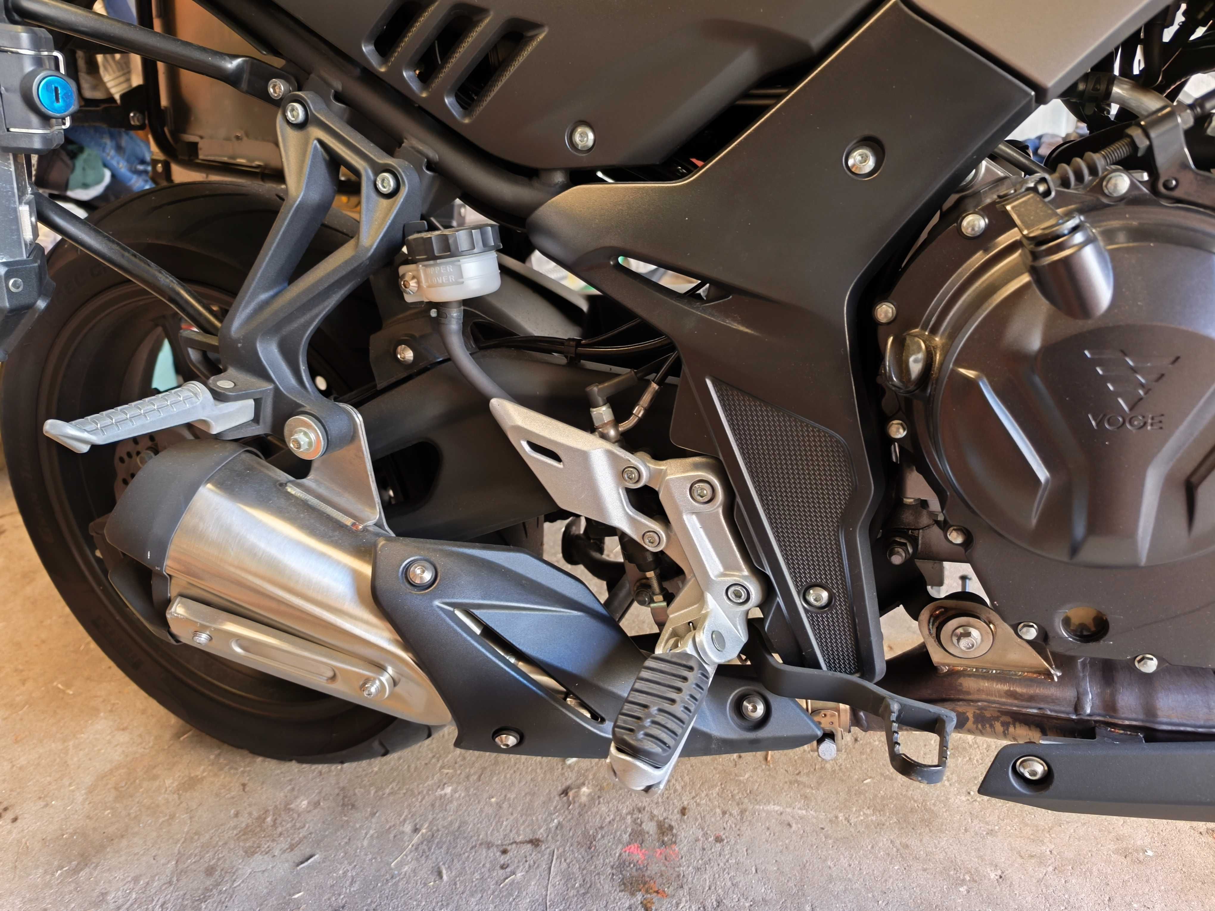 Voge 500 DS com extras