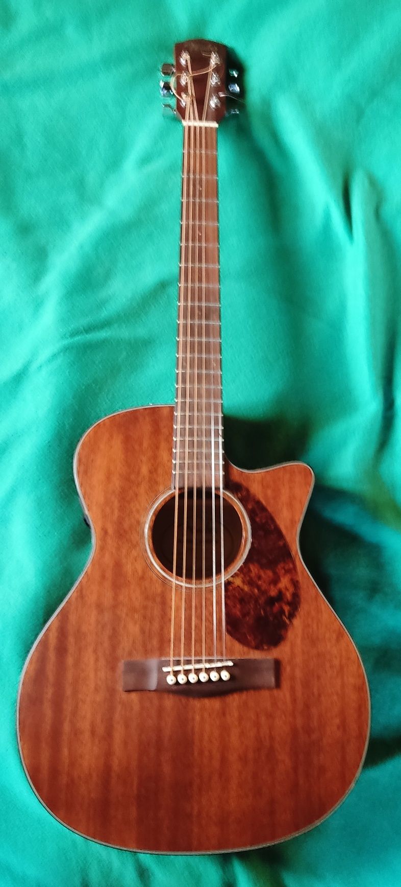 Guitarra Fender CC-60SCE e-acústica como nova