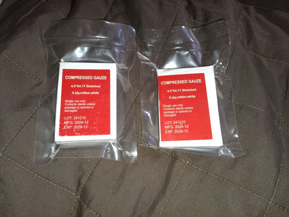 Compressed Gauze — стерильний компресійний бинт (новий, запакований)
