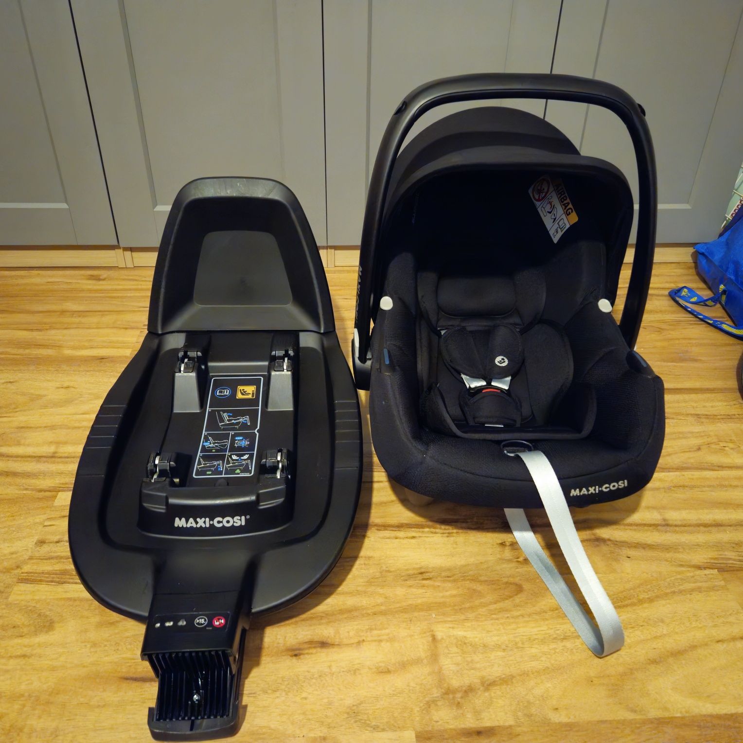Maxi cosi cabriofix i-size + baza isofix familyfix 3