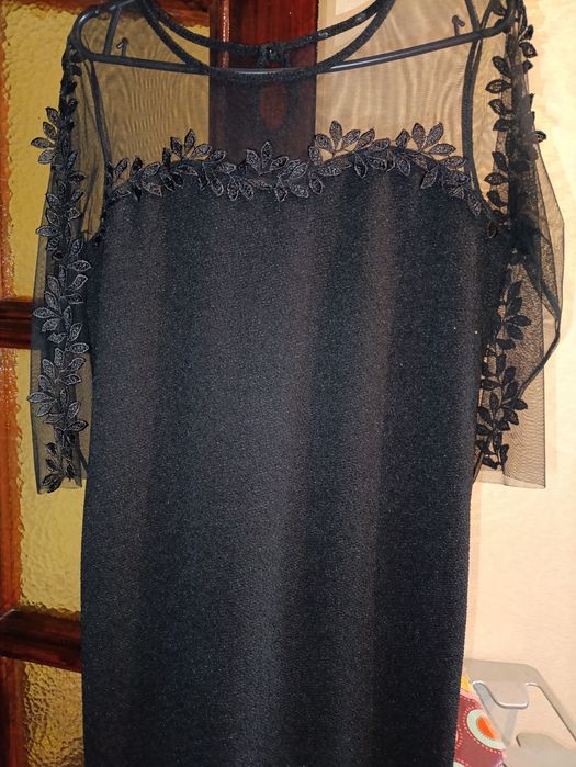 Святкова сукня приталеного силуету