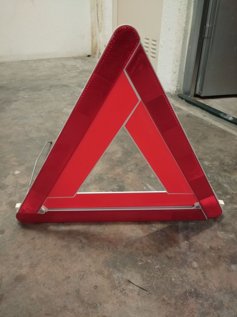 Triângulo de sinalização novo