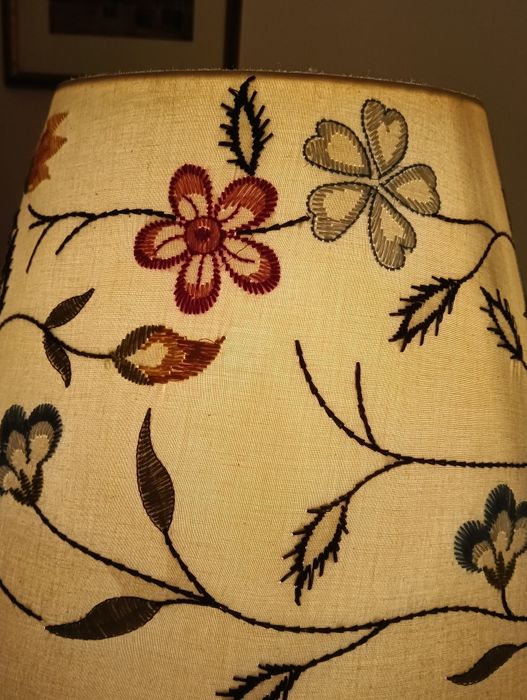 Candeeiro de mesa 58cm altura e 38cm diâmetro