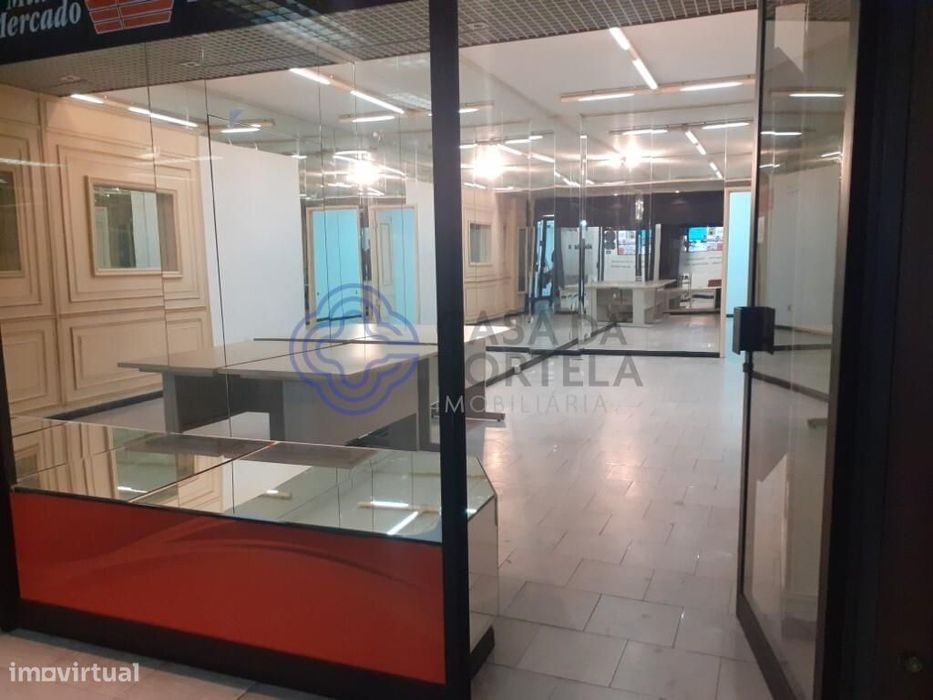 Oportunidade, loja à venda no Centro Comercial Campo Alegre no Porto