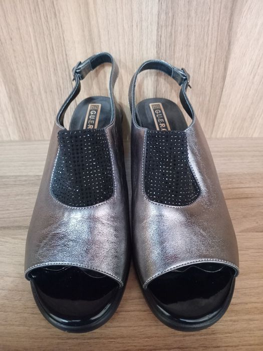 Продам гарні жіночі босоніжки