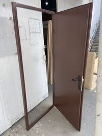 Нестандартні металеві вхідні двері від виробника/ з ДСП накладками