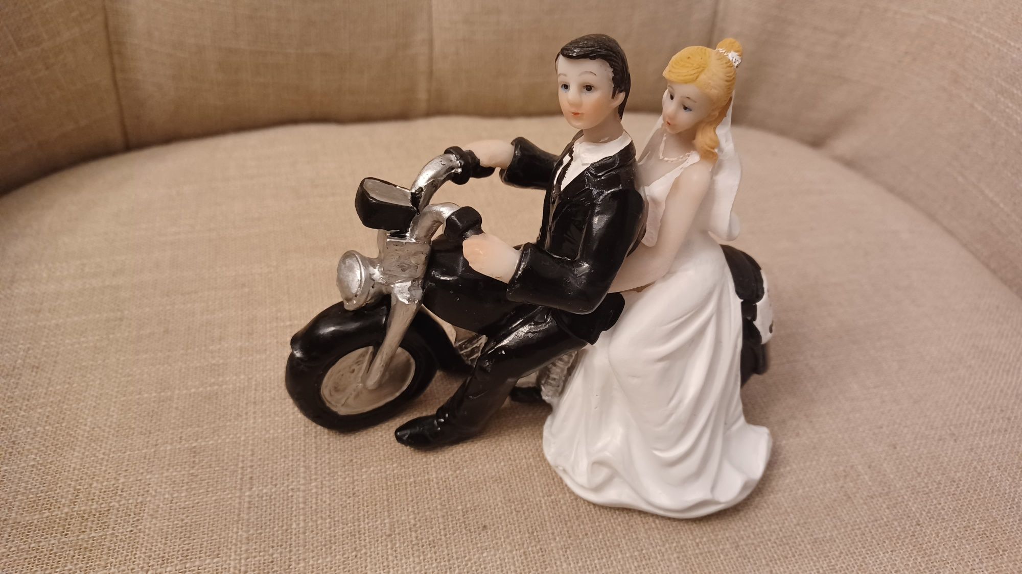 Figurka para mloda motocykl panna młoda i pan młody topper na tort