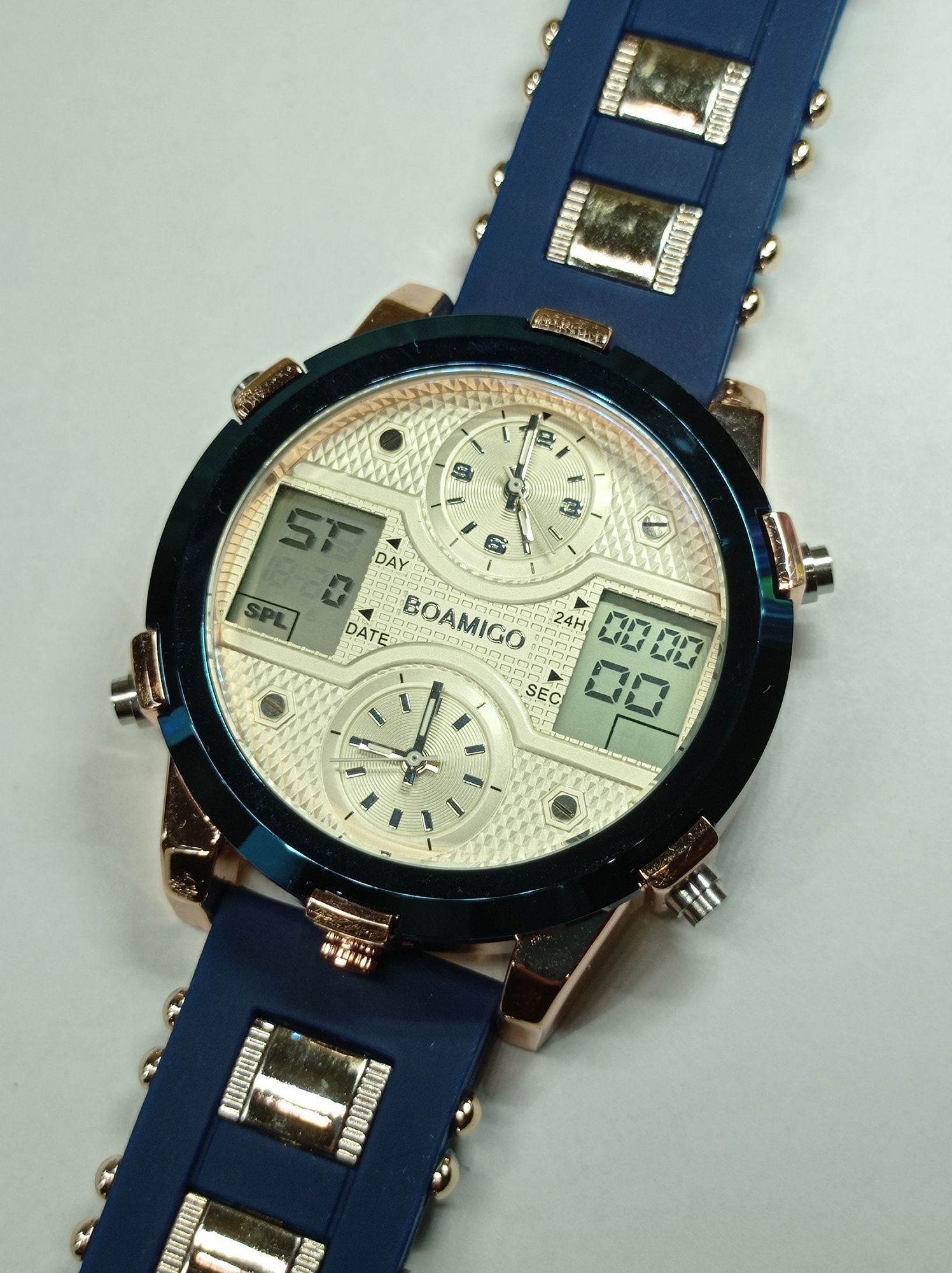 Чоловічий, стильний та модний годинник фірми Boamigo