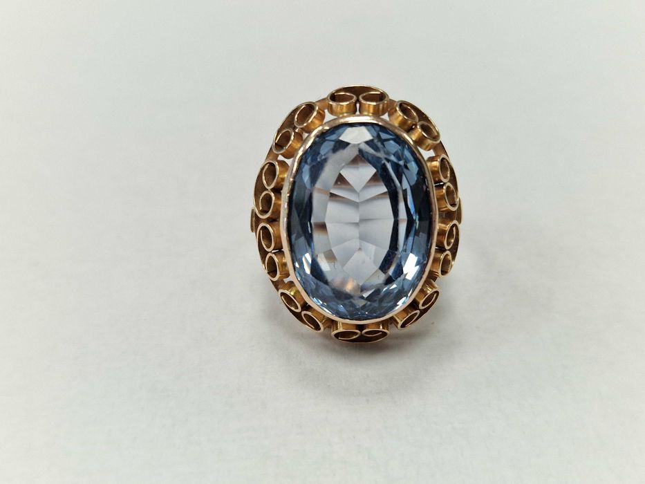 Złoty pierścionek damski/ 585/ 9.37 gram/ R13/ Topaz/ Polska 1963-86