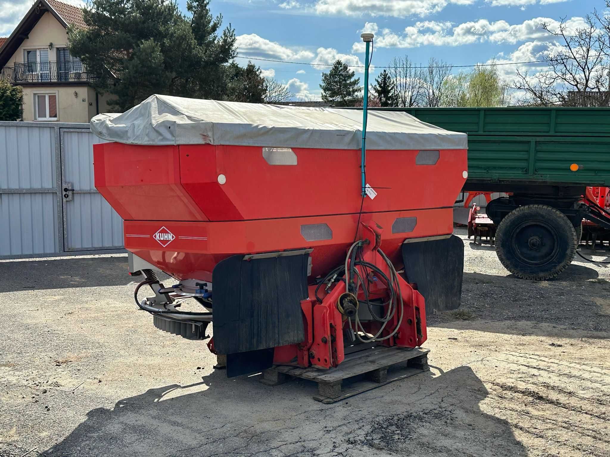Rozsiewacz Rauch Kuhn Axis 40.1 W waga komputer