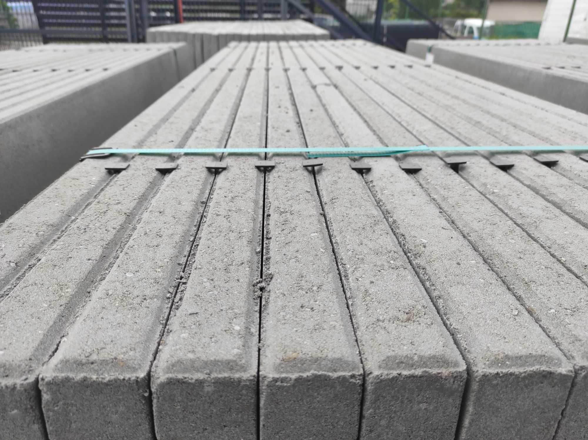 Podmurówka gładka deska 250x25