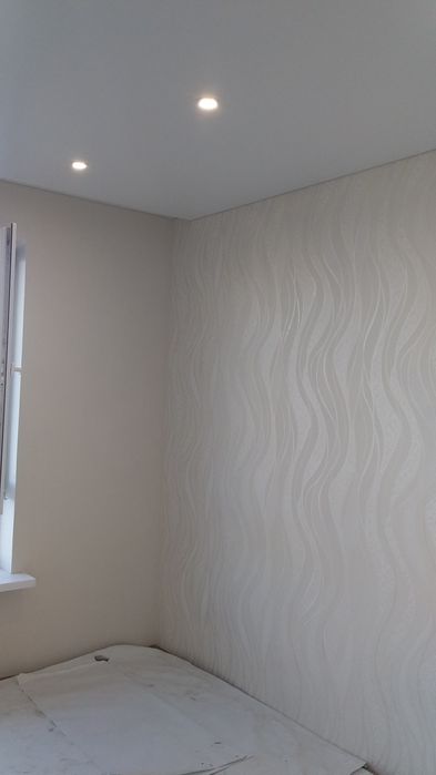 Якісна поклейка кімнати обоями за один день!