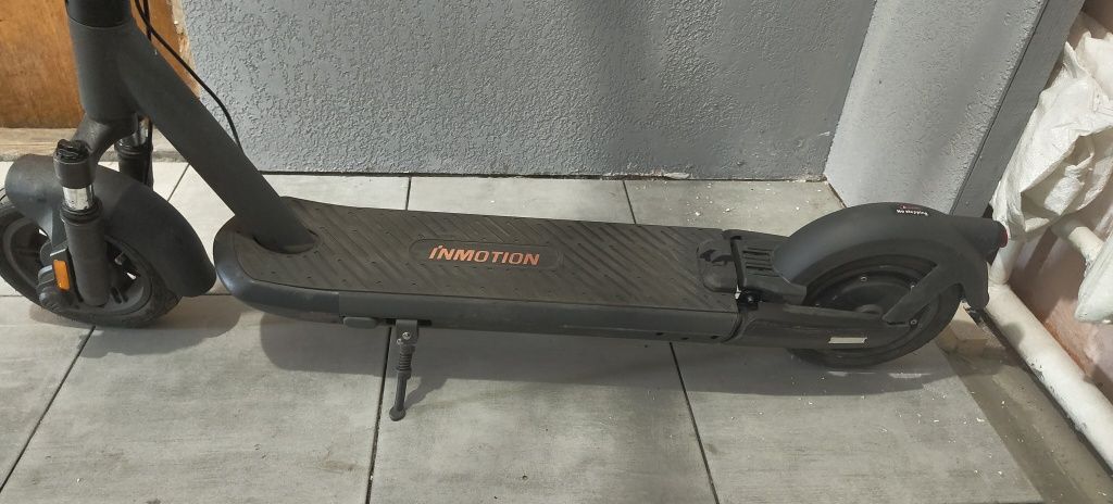 Продам электросамокат Lemotion S1