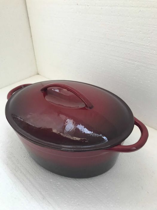 Продам чугунную гусятницу Fissman 8.0 Ltr