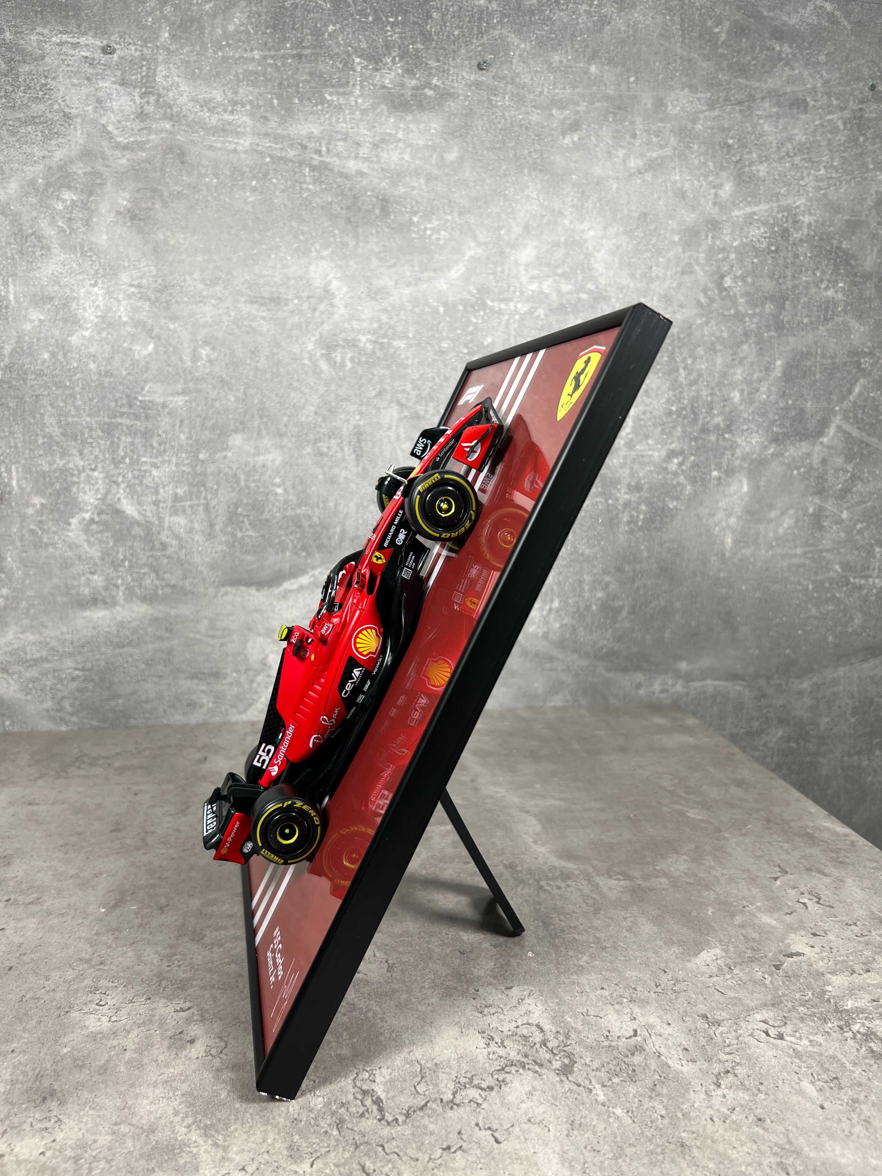 Модель Bburago F1 з Підставкою Ferrari SF-23 #55 Carlos Sainz Jr. 1/24