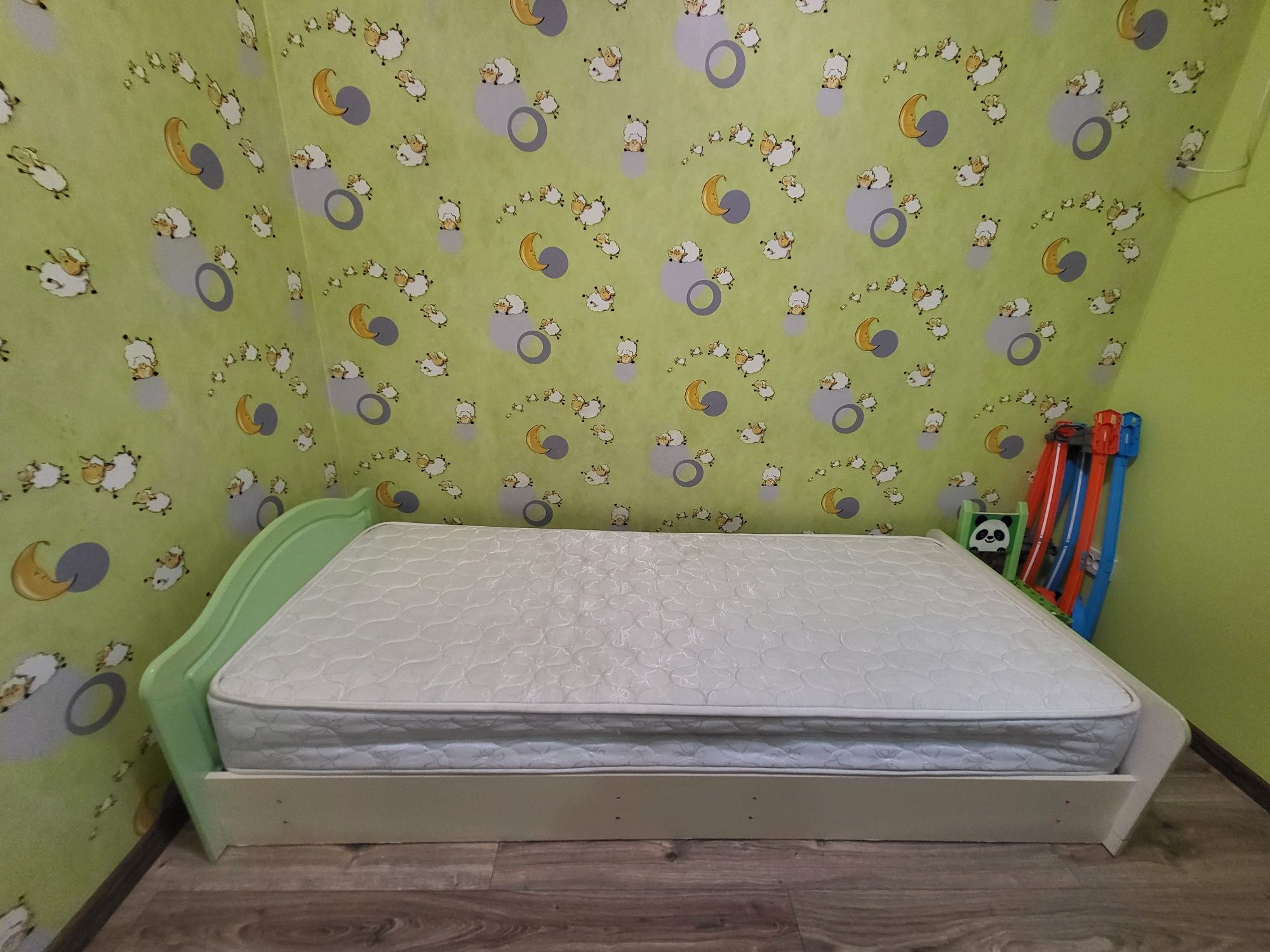 Продам детскую кроватку и матрас