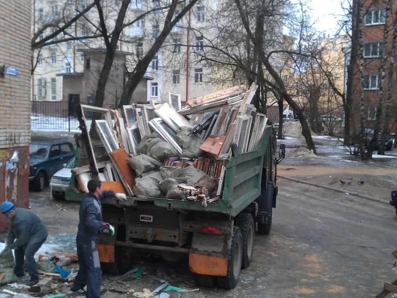 Вивіз сміття та хламу непотребу гілок меблів техніки. Бус Газель ЗІЛ