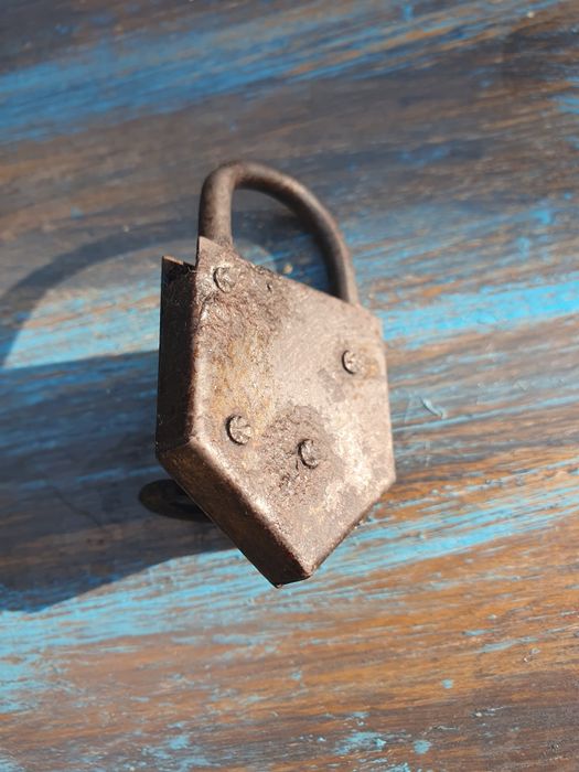 Cadeado Antigo em Ferro