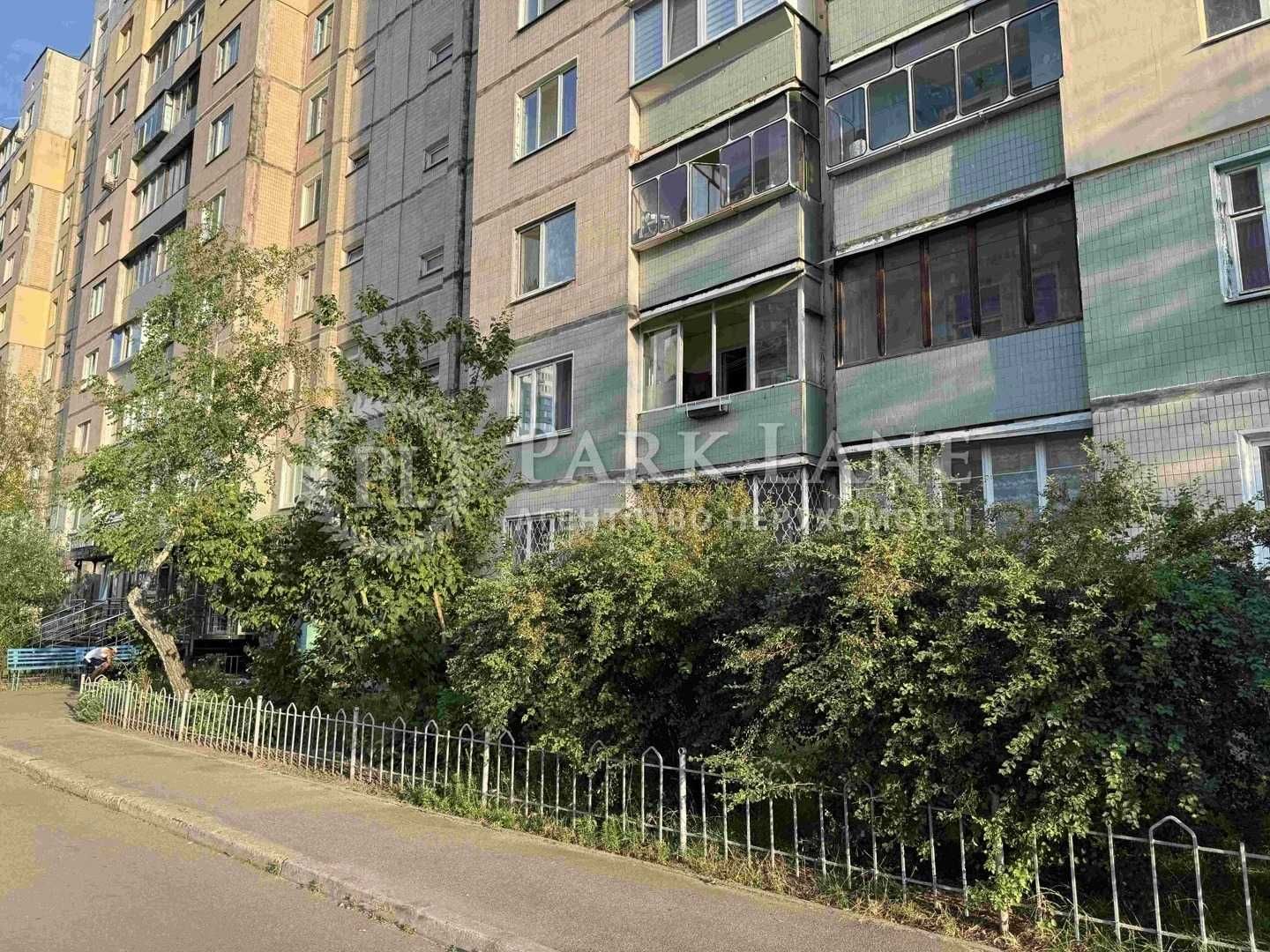продаж квартири 3 кім 69 метрів вул. Милославська 5
