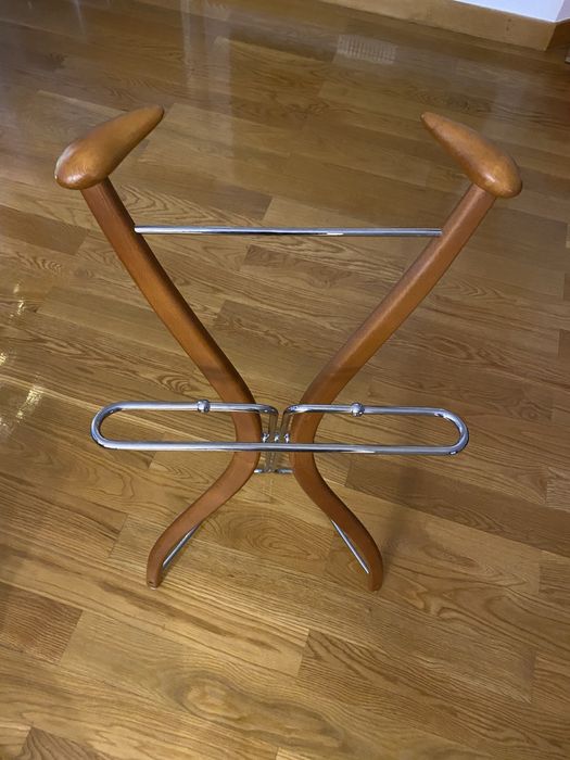 Cabide de pé marca design