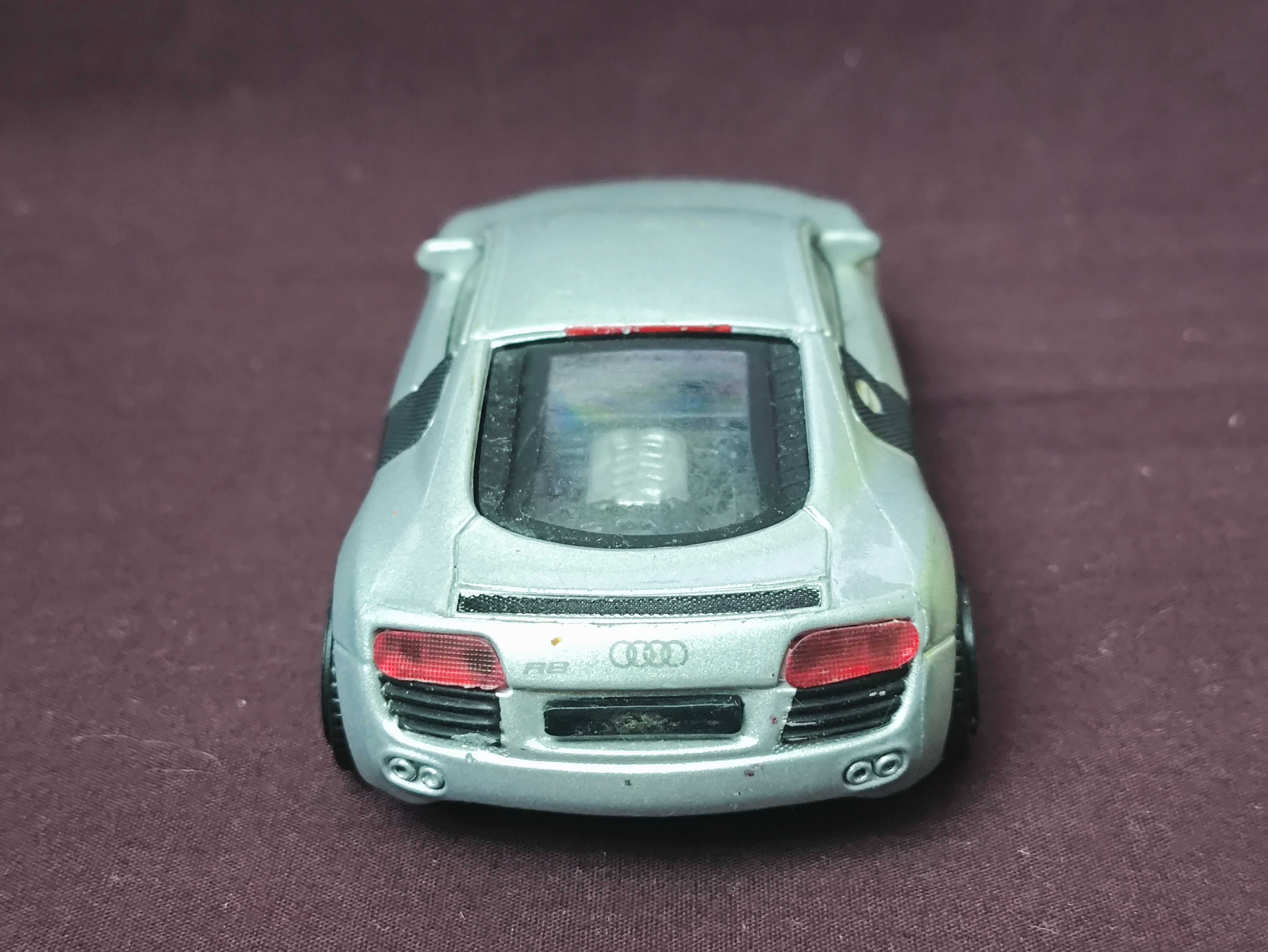 Машинка Audi R8 1:43 Bburago